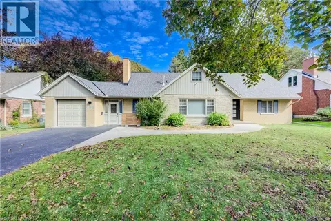 656 WESTMOUNT Road W