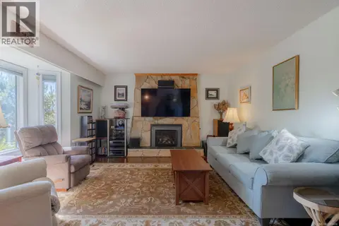 1855 Sandra Pl