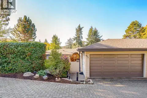 901 2829 Arbutus Rd