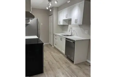#10 14130 80 ST NW NW