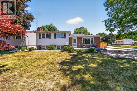 492 PARKDALE CRESCENT