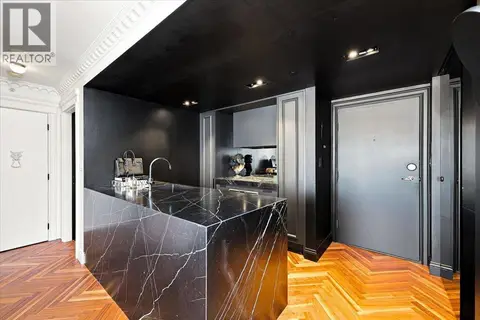 2503 198 AQUARIUS MEWS