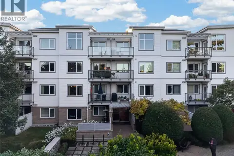 306 4394 West Saanich Rd