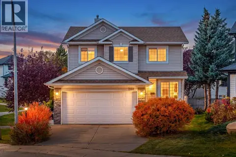202 Panorama Hills Close NW