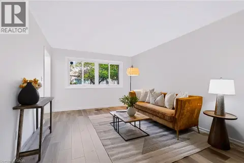 121 UNIVERSITY Avenue E Unit# 102