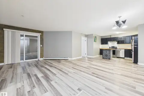 #102 16221 95 ST NW