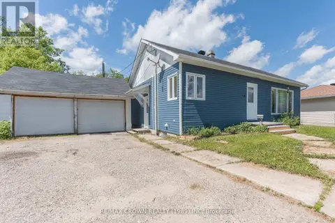 30 PINE CRESCENT