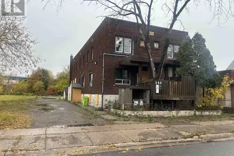 569 Queen ST N