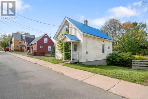 377 MacDonald Street