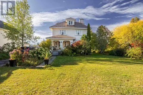 17 Huron St W