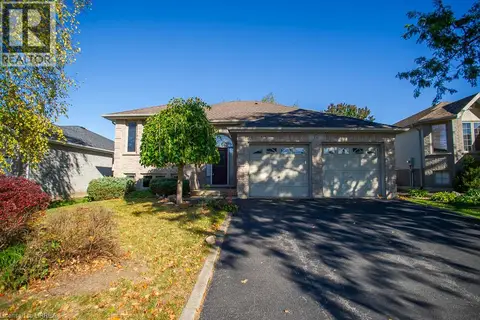 16 BRADBURY Crescent
