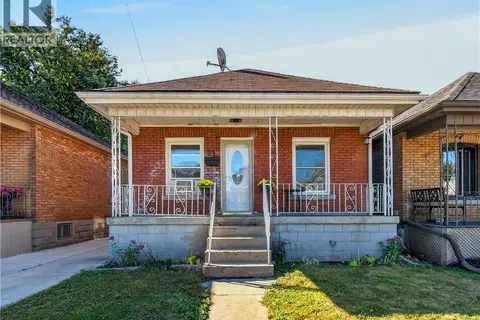 21 CAMERON Avenue N