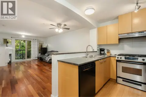 414 9319 UNIVERSITY CRESCENT