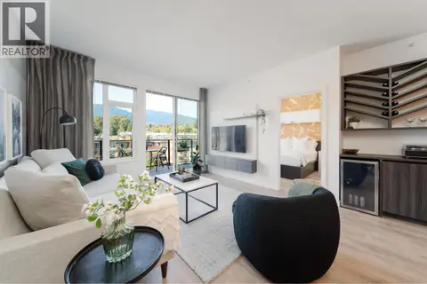 517 725 MARINE DRIVE