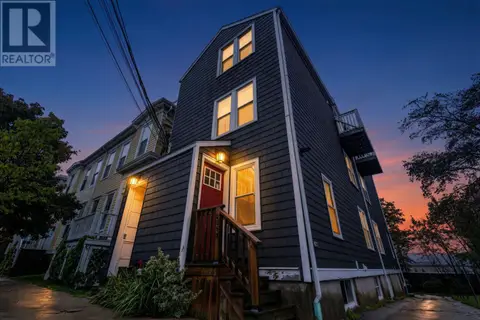 1 2093 Creighton Street
