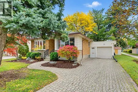 25 APPLEWOOD Avenue