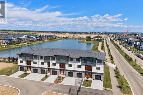 704, 30 Creekside Villas SW