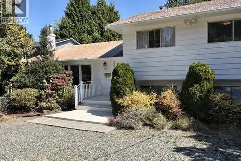 1074 BAYVIEW DRIVE