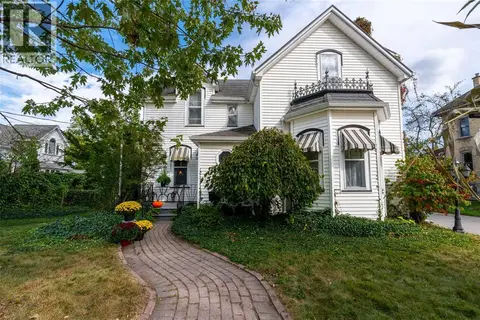 438 Emmeline STREET