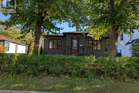 6 Elm Place