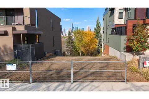 10068 90 AV NW