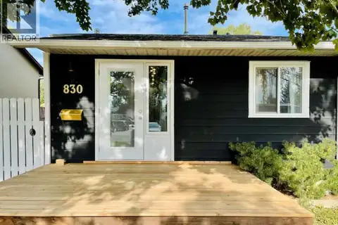 830 Columbia Boulevard W