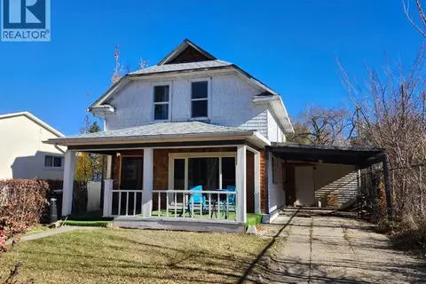 274 3 Street W