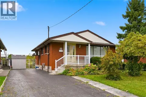 138 LUSCOMBE Street