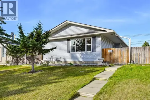 1303 Penedo Crescent SE