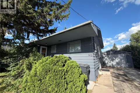 143 Gladstone AVENUE N