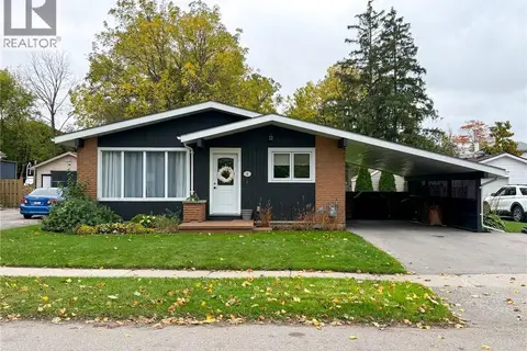 8 RUTHERFORD Street