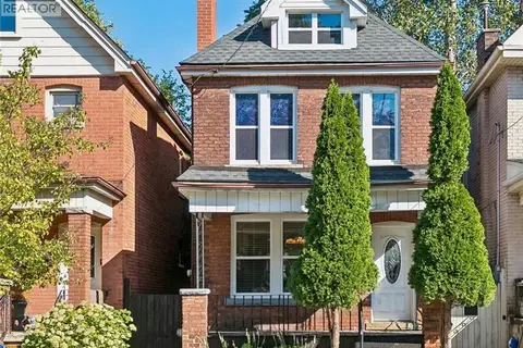 36 HOLTON Avenue N