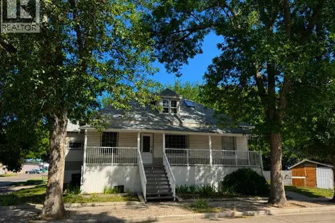 804 8 Street SE