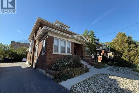 826 MAIN Street E
