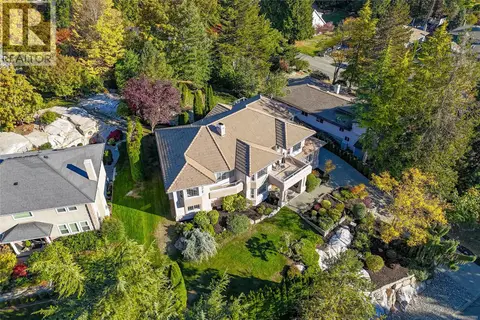 8593 Kingcome Cres