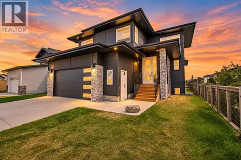 33 Thatcher Avenue