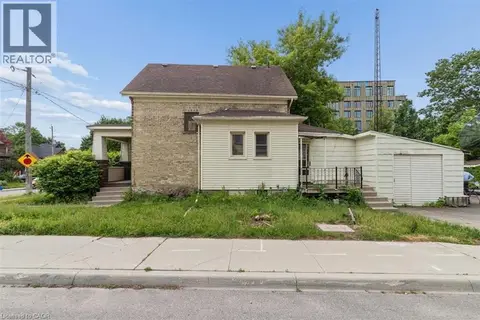 427 DUKE Street W