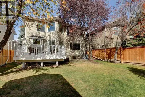 212 Riverview Close SE