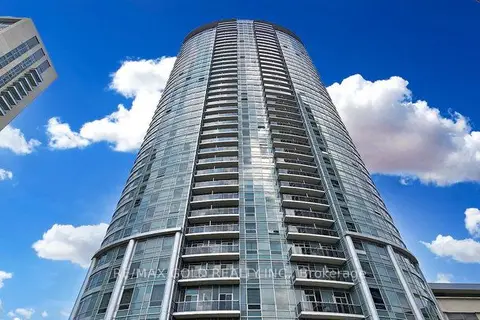 125 Village Green Square