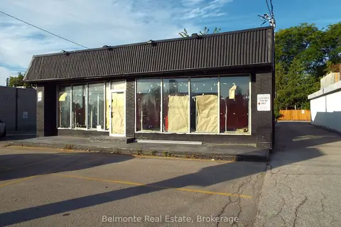 944 Simcoe Street N