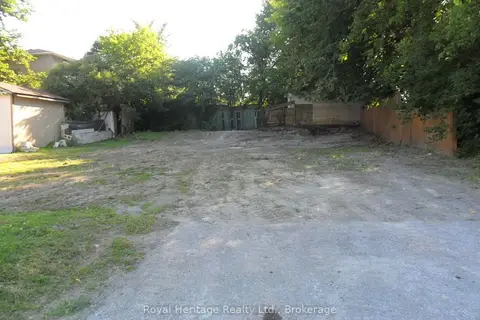 367 Centre Street S