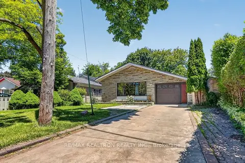 8 Bonnechere Crescent