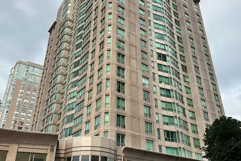 18 Lee Centre Drive 1113