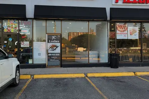 1100 Simcoe Street N 5