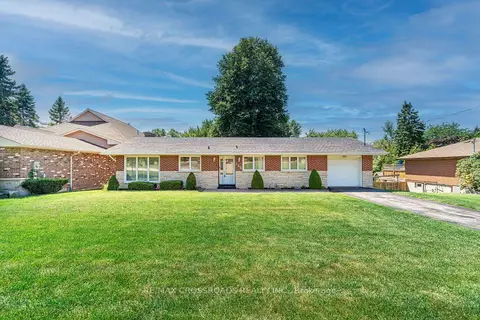 166 Elizabeth Crescent N