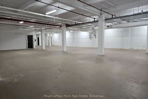 182 Wellington Street B-01