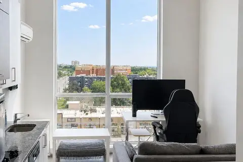 1900 Simcoe Street N 835