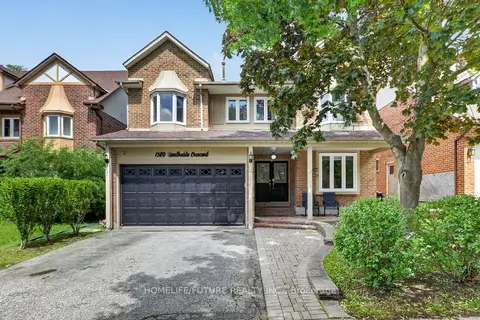 1580 Heathside Crescent Lower