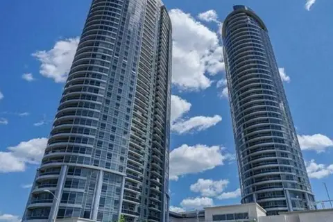135 Village Green Square 1622
