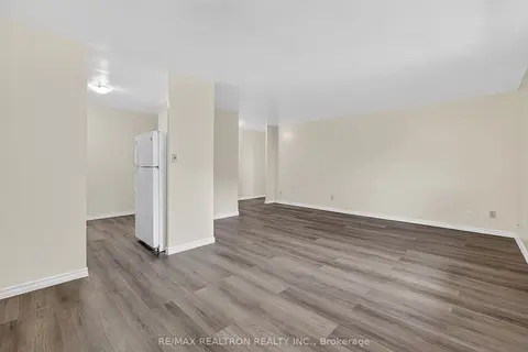 275 Wentworth Street W 303